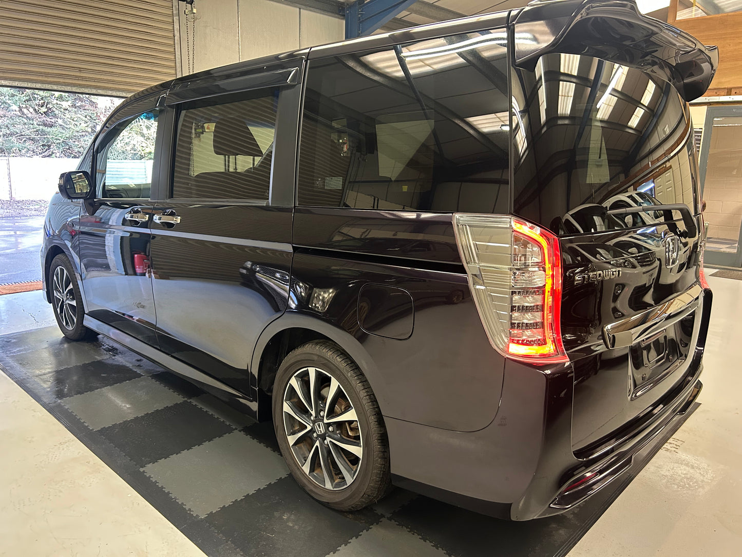 2014 HONDA STEPWAGON SPADA MIDNIGHT PURPLE- GRADE 4.5 - LOW MILEAGE ONLY 45k MILES - UK STOCK READY TO DRIVE AWAY