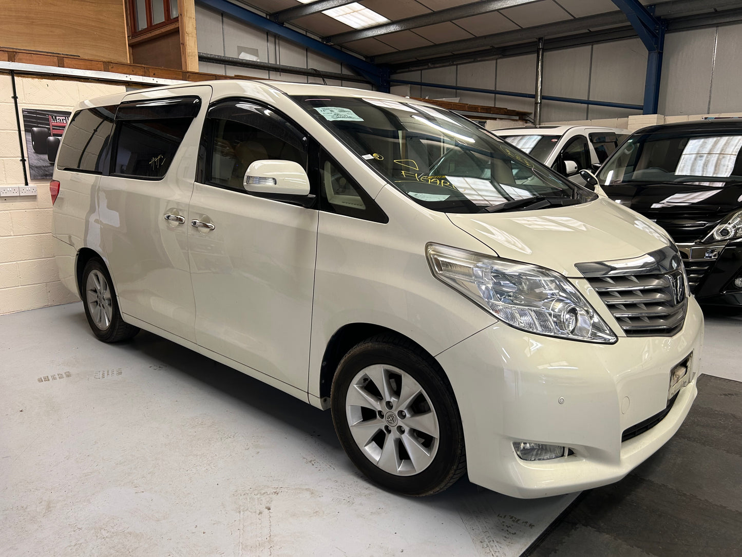 TOYOTA ALPHARD GL GRADE 4.5 LOW MILEAGE