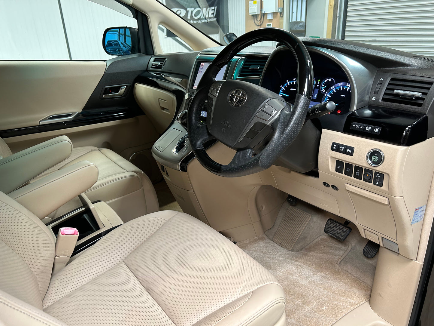 TOYOTA ALPHARD GL LUXURY 3.5