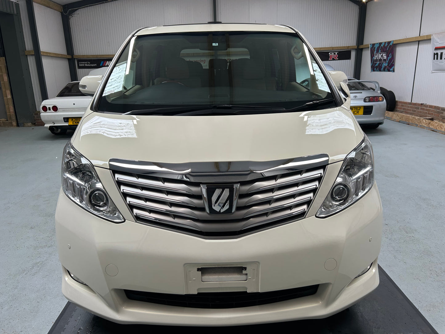 ALPHARD GL GRADE 4.5 LOW MILEAGE PRISTINE CONDITION