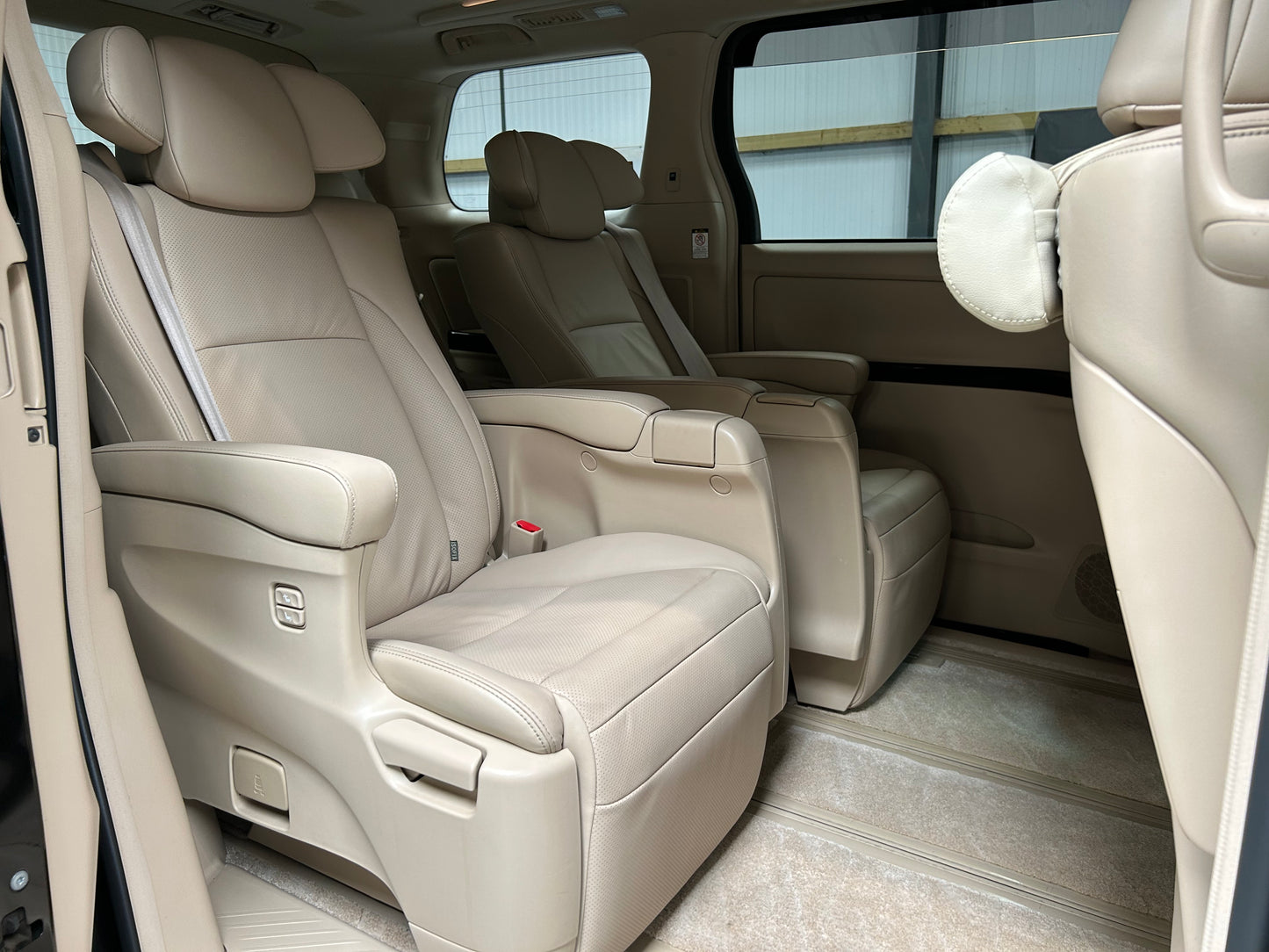 TOYOTA ALPHARD GL LUXURY 3.5