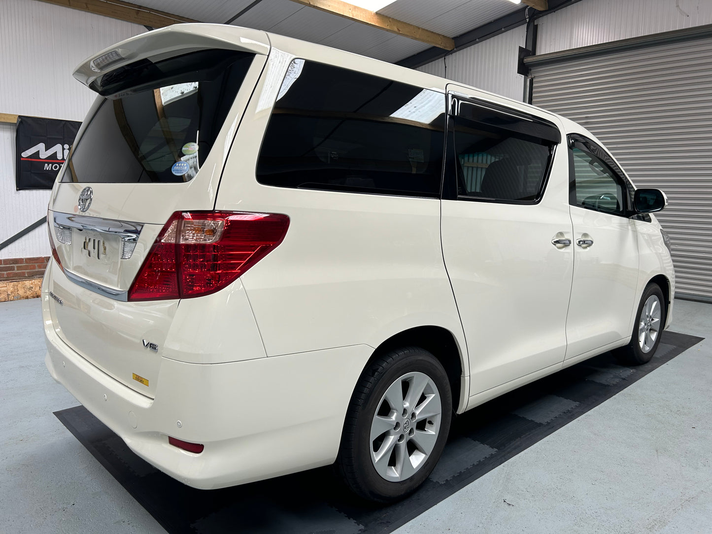 ALPHARD GL GRADE 4.5 LOW MILEAGE PRISTINE CONDITION