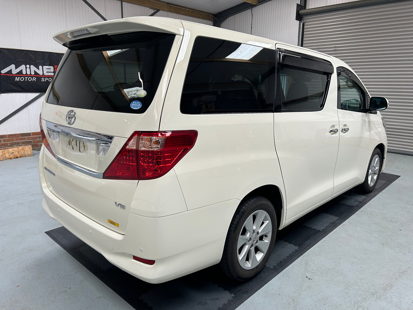 ALPHARD GL GRADE 4.5 LOW MILEAGE PRISTINE CONDITION