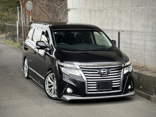 IN TRANSIT FROM JAPAN -NISSAN ELGRAND 3.5V6 PREMIUM EDITION- IMPUL EXTRAS. GRADE 4.5 SUPER LOW MILEAGE