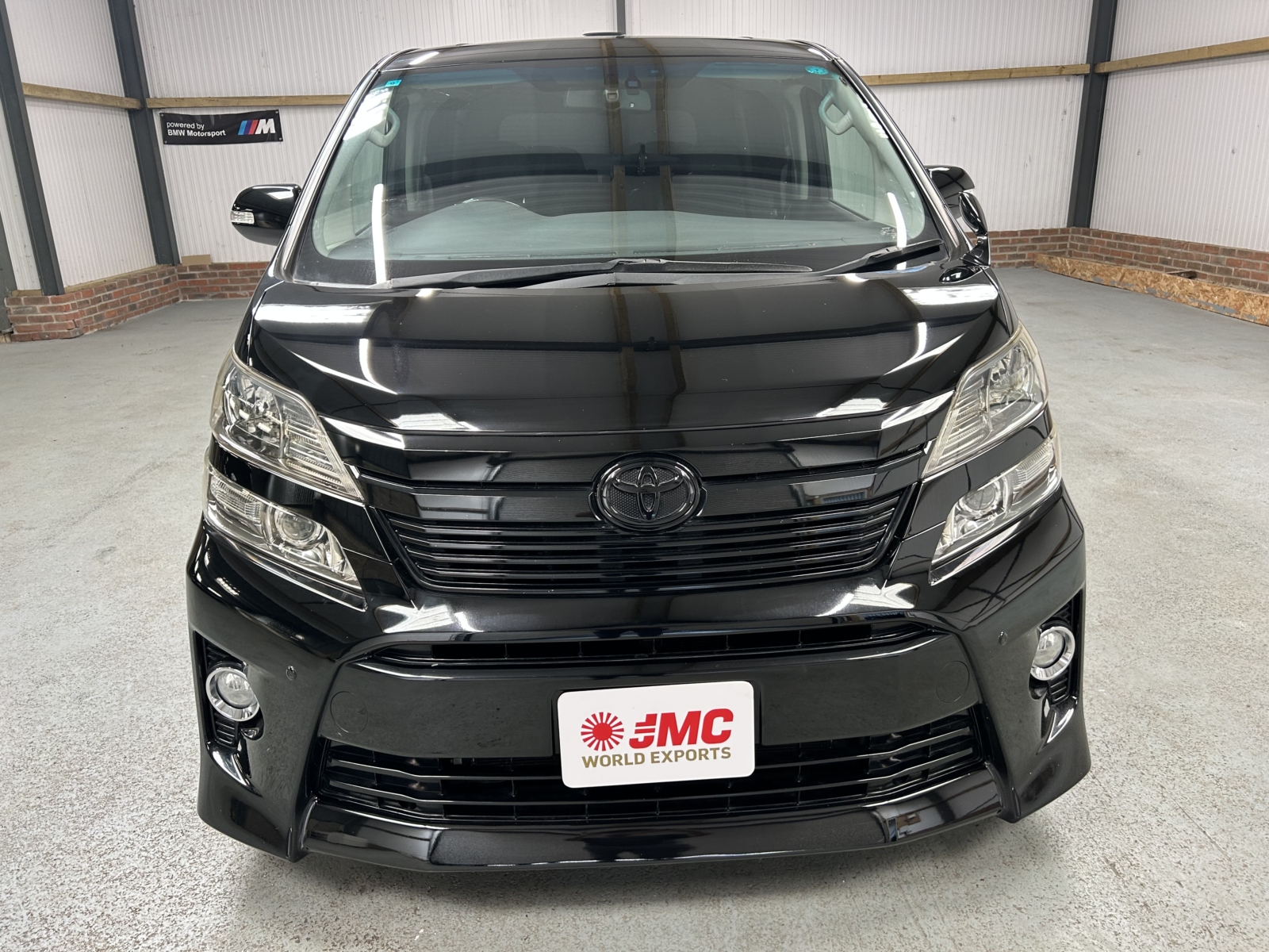 2013 TOYOTA VELLFIRE ZG EDITION - LOW MILEAGE - OTTOMAN LEATHER RECLINERS / SUNROOFS / POWER BOOT/ DRINKS COOLER/ HEATER-