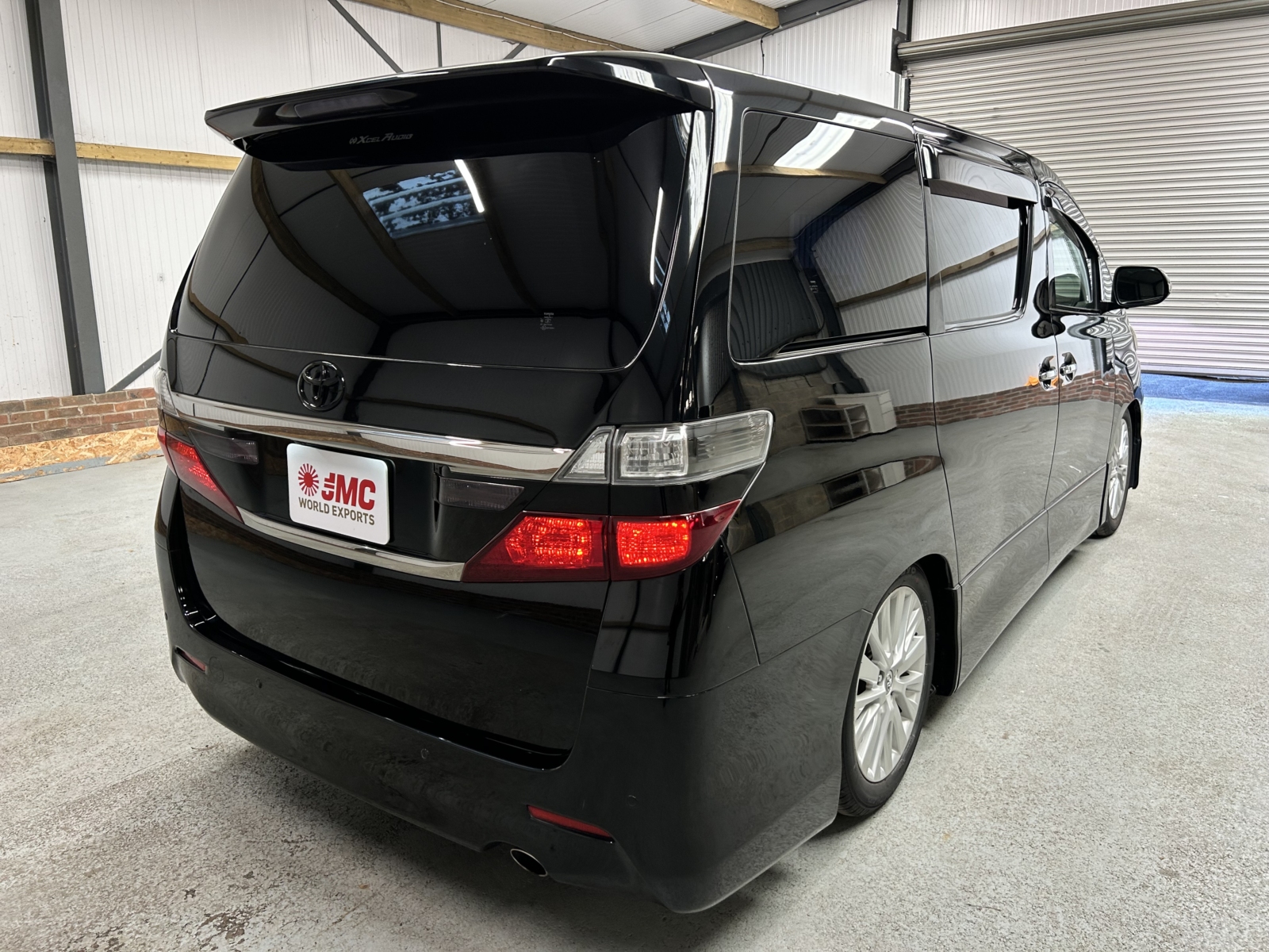 2013 TOYOTA VELLFIRE ZG EDITION - LOW MILEAGE - OTTOMAN LEATHER RECLINERS / SUNROOFS / POWER BOOT/ DRINKS COOLER/ HEATER-