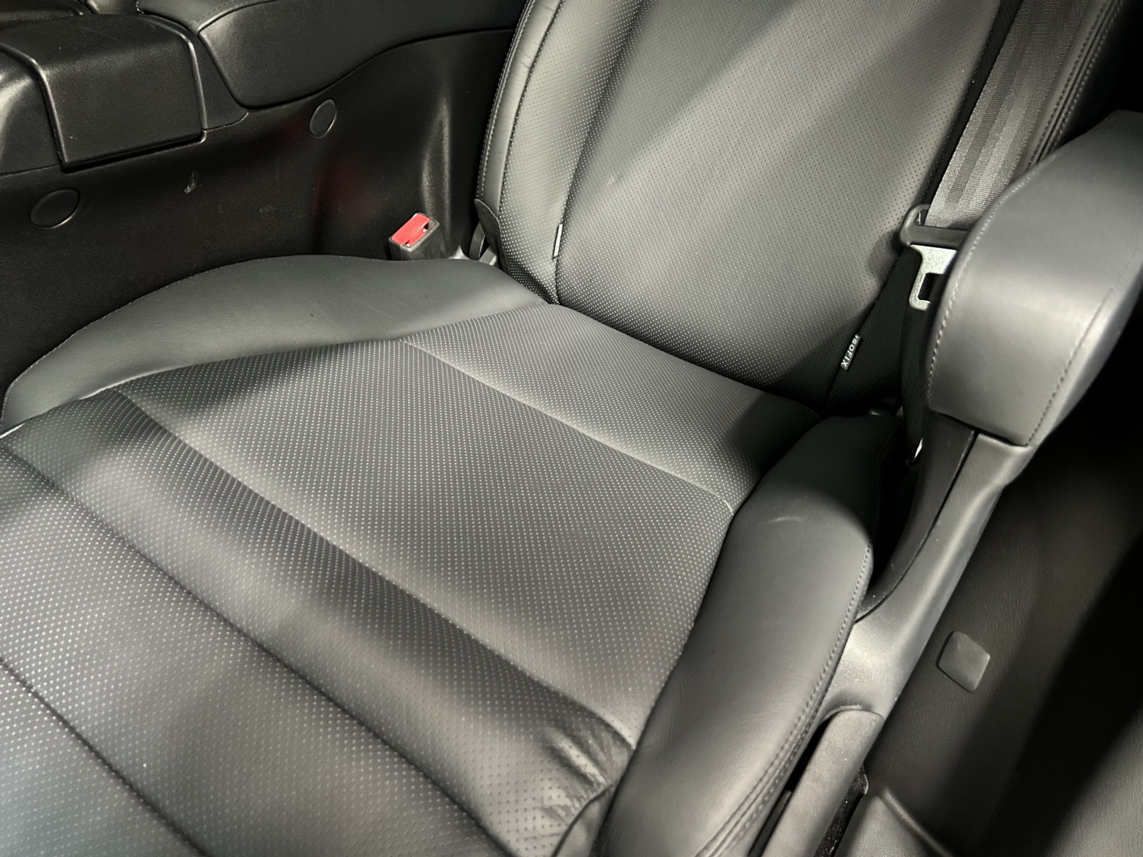 2013 TOYOTA VELLFIRE ZG EDITION - LOW MILEAGE - OTTOMAN LEATHER RECLINERS / SUNROOFS / POWER BOOT/ DRINKS COOLER/ HEATER-